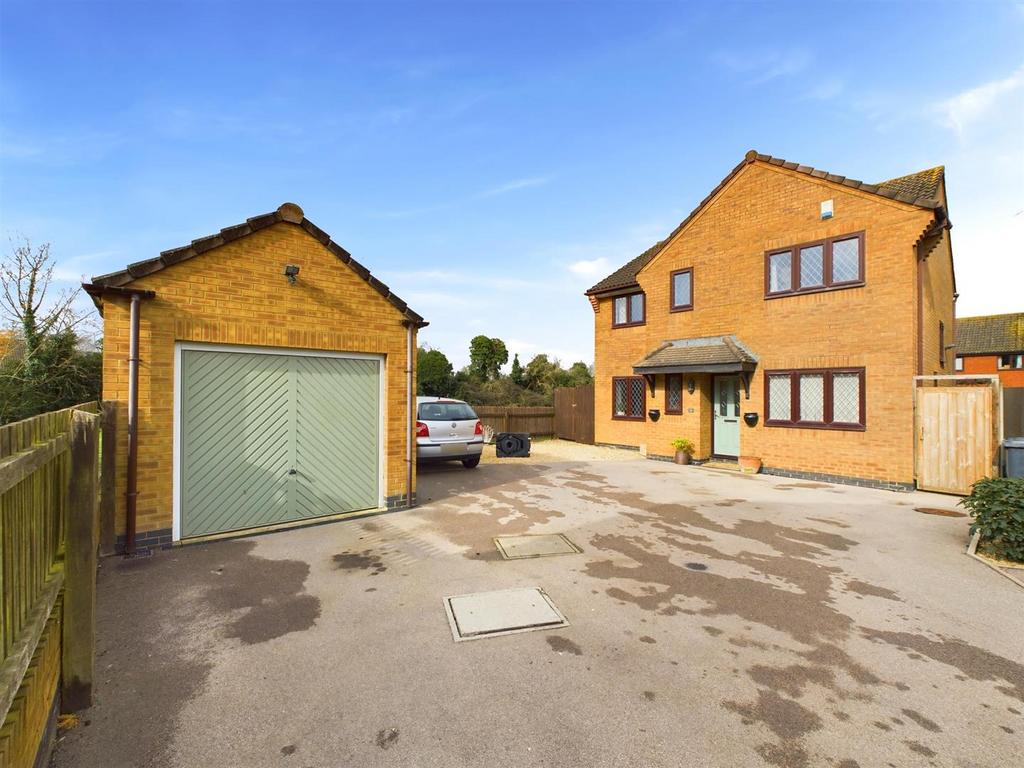 Foxleigh Crescent, Longlevens... 4 bed detached house for sale £450,000