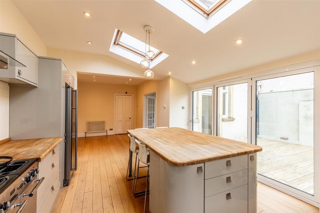 Lindne Road, Westbury Park Island 2.jpg