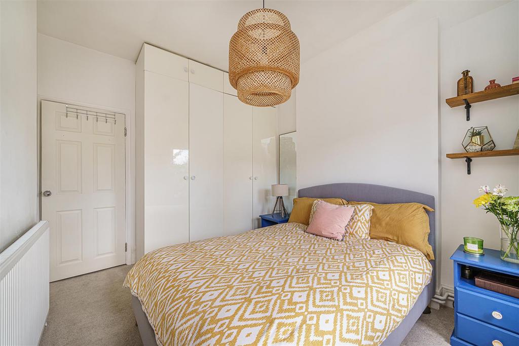 4, 15 Thornsett Road-2.JPG