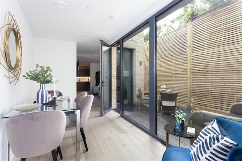37 Park Place, London, W5 5NQ