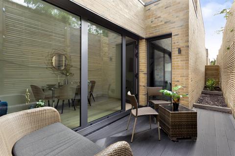 37 Park Place, London, W5 5NQ