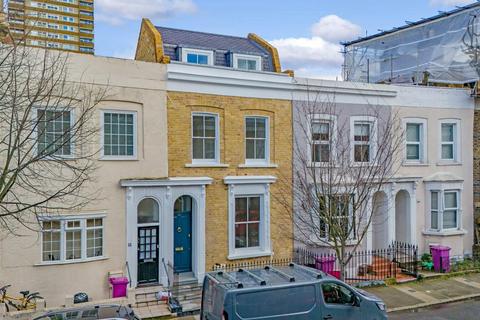 4 bedroom terraced house to rent - Ellesmere Road, London