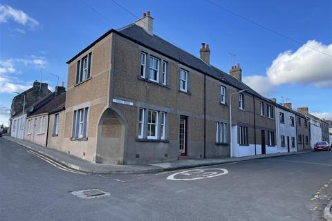 4 bedroom end of terrace house for sale, 2 Castle Street, Cupar