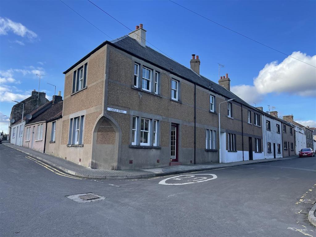 2 Castle Street, Cupar 4 bed end of terrace house for sale £190,000
