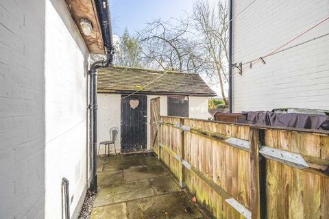3 North Row, Fulmer, Slough, SL3 6HT
