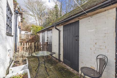 3 North Row, Fulmer, Slough, SL3 6HT