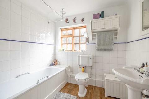 3 North Row, Fulmer, Slough, SL3 6HT