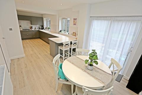 19 Brecon Way, Tonteg, Pontypridd, CF38 1HW