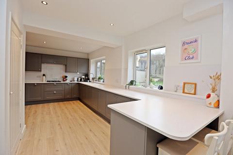 19 Brecon Way, Tonteg, Pontypridd, CF38 1HW