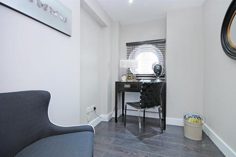 3 bedroom apartment to rent, St. Johns Wood Park, St. John's Wood, NW8