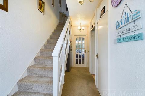114 North Walk, New Addington, Croydon, CR0 9ES