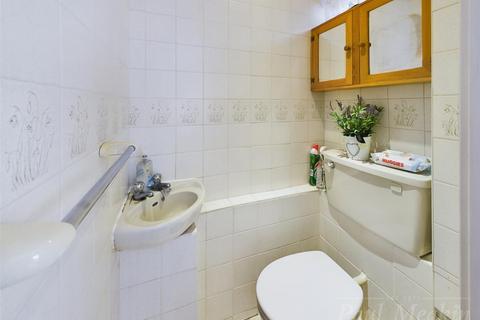 114 North Walk, New Addington, Croydon, CR0 9ES