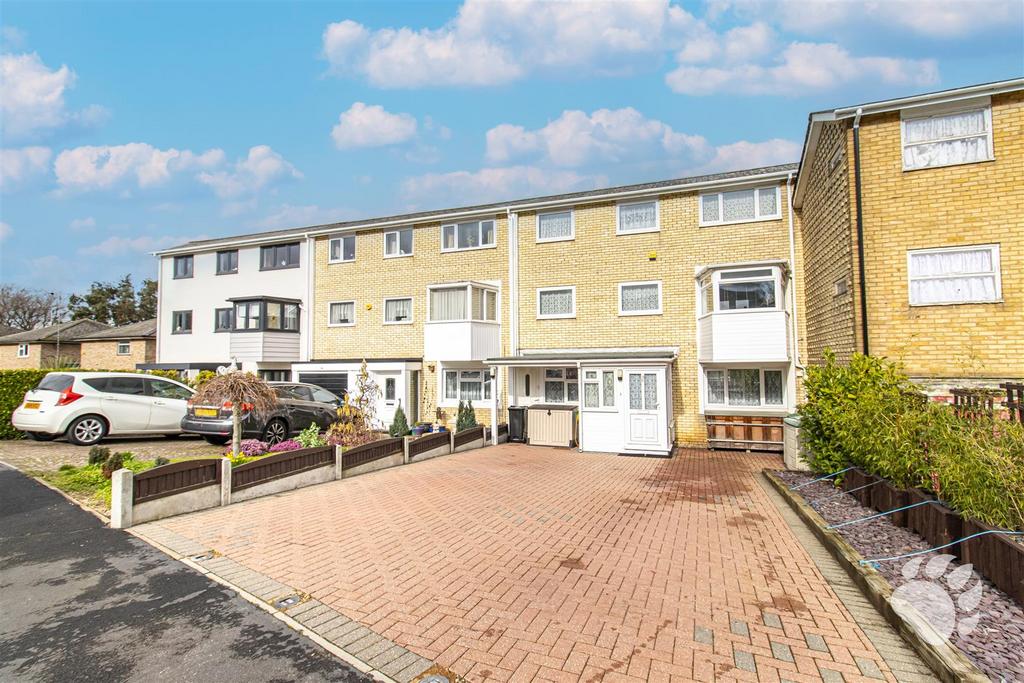 Botelers, Basildon SS16 4 bed terraced house for sale £445,000