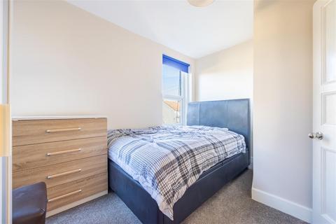 2 bedroom apartment for sale - St. Georges Park Avenue, Westcliff-On-Sea