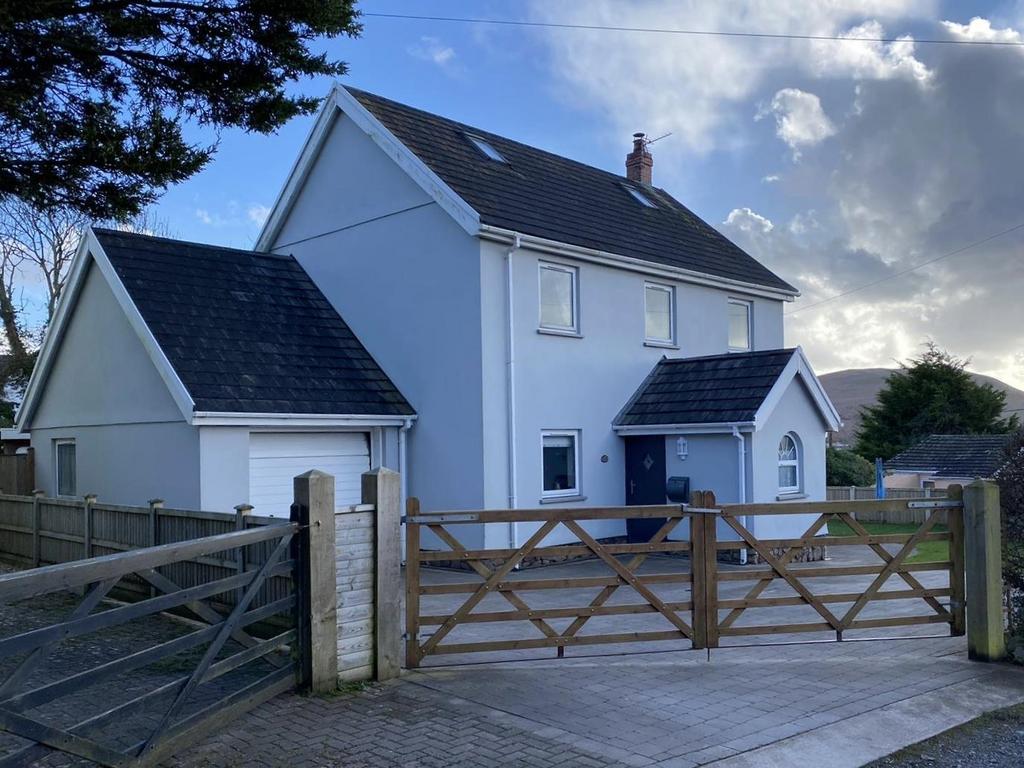Llangennith, Swansea 4 bed detached house for sale £475,000