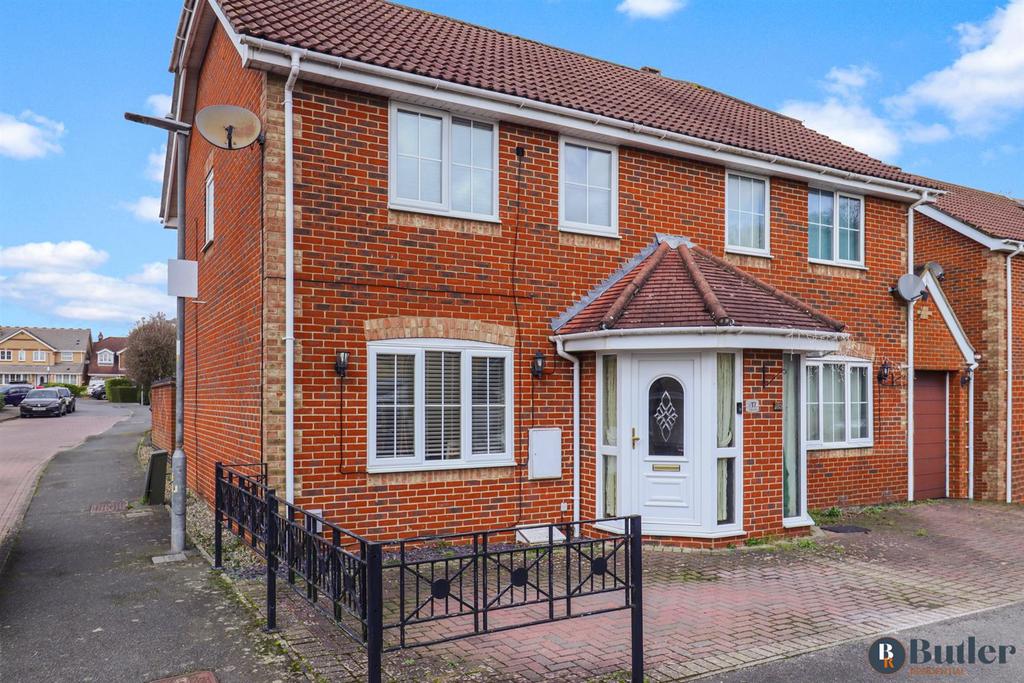 Trajan Gate, Stevenage 3 bed semi-detached house for sale - £385,000