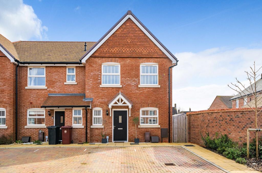 Alfrey Close, Southbourne, PO10 3 bed end of terrace house for sale £