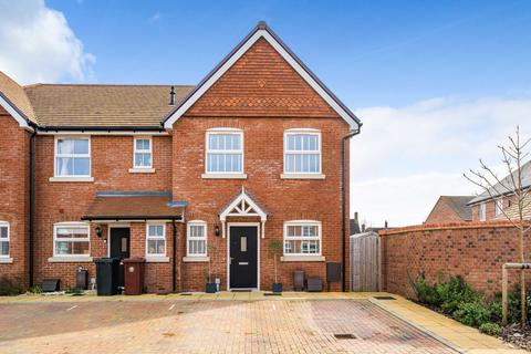 3 bedroom end of terrace house for sale, Alfrey Close, Southbourne, PO10