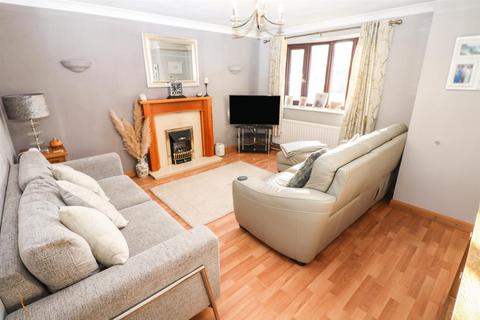 4 bedroom detached house for sale, Longueville Drive, Oswestry