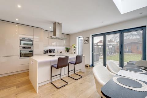 69 Beverley Avenue, Sidcup, DA15 8HF