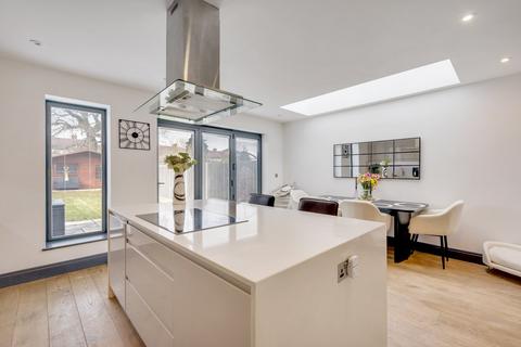 69 Beverley Avenue, Sidcup, DA15 8HF