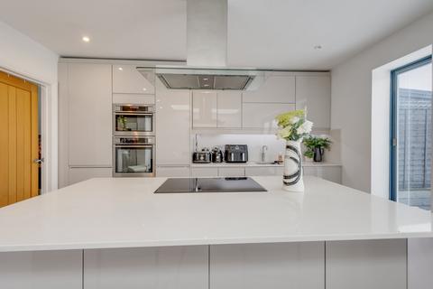 69 Beverley Avenue, Sidcup, DA15 8HF