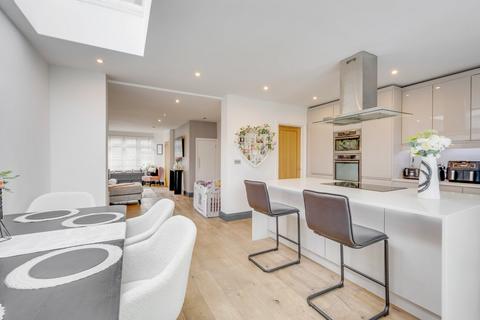 69 Beverley Avenue, Sidcup, DA15 8HF