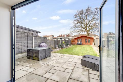 69 Beverley Avenue, Sidcup, DA15 8HF