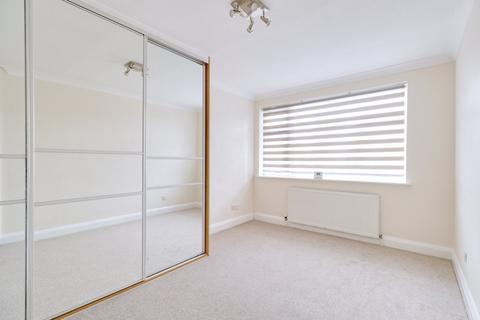 2 bedroom ground floor maisonette for sale, Woodside Close, Rainham RM13