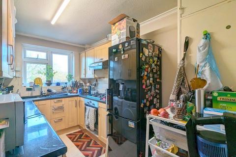 2 bedroom flat for sale, Staines Road , Feltham , TW14