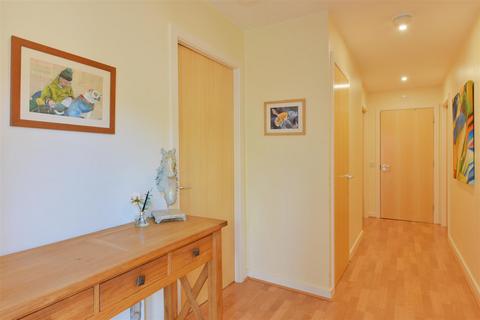 2 bedroom apartment to rent, 14 Stonegate Court, Stonegate
