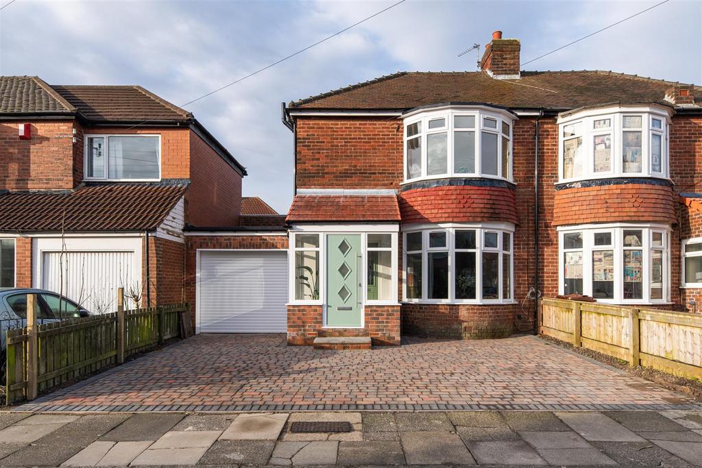 Longridge Avenue, Cochrane Park... 3 bed semidetached house £275,000