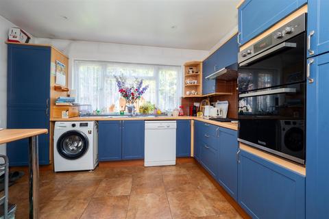 105 Benhill Avenue, Sutton, SM1 4DJ