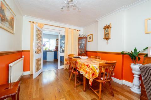 105 Benhill Avenue, Sutton, SM1 4DJ