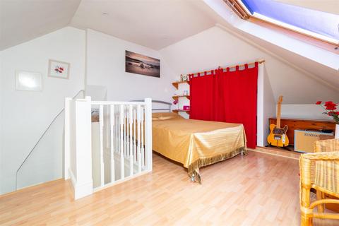 105 Benhill Avenue, Sutton, SM1 4DJ