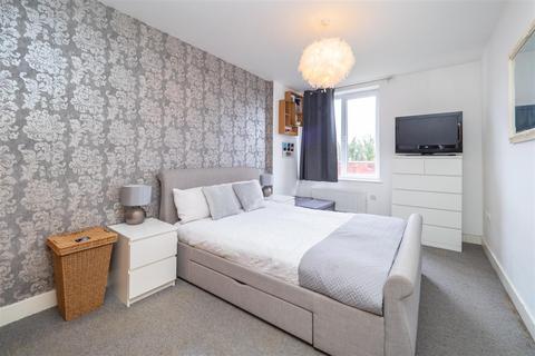 2 bedroom apartment for sale, Sutton Court Road, Sutton