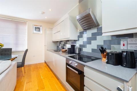 2 bedroom apartment for sale, Sutton Court Road, Sutton