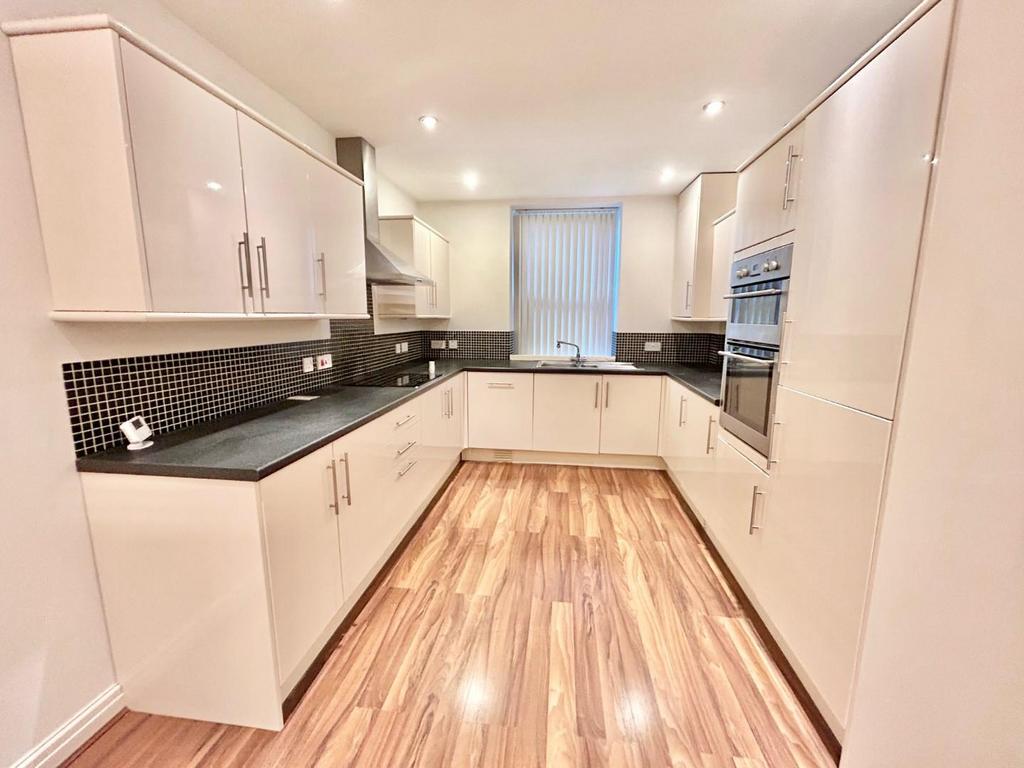 Manchester Road, Burnley 3 bed flat to rent £850 pcm (£196 pw)