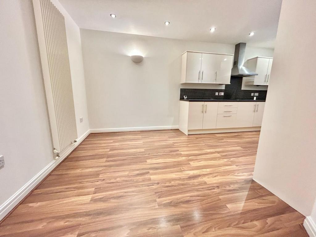 Manchester Road, Burnley 3 bed flat to rent £850 pcm (£196 pw)
