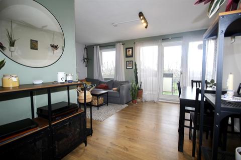2 bedroom flat to rent - Downfield Road, Cheshunt