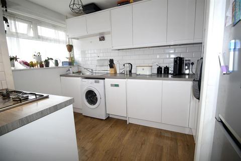 2 bedroom flat to rent - Downfield Road, Cheshunt
