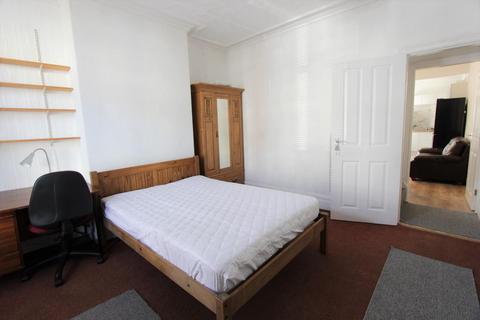 4 bedroom terraced house to rent, Denham Road, Sheffield, S11 8NE