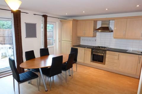 5 bedroom terraced house to rent, Hungerton Street, Lenton, NG7 1HL
