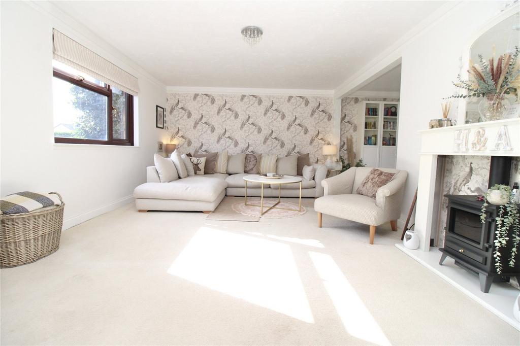 Beck Close, Rendlesham, Woodbridge, Suffolk, IP12 3 bed semidetached