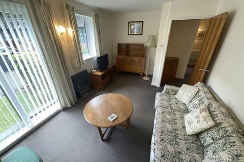 1 bedroom ground floor flat for sale, Fairfield Road, East Grinstead, West Sussex