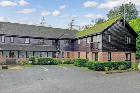 1 bedroom ground floor flat for sale, Fairfield Road, East Grinstead, West Sussex