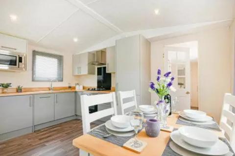 2 bedroom lodge for sale, Bridlington, Yorkshire, YO15