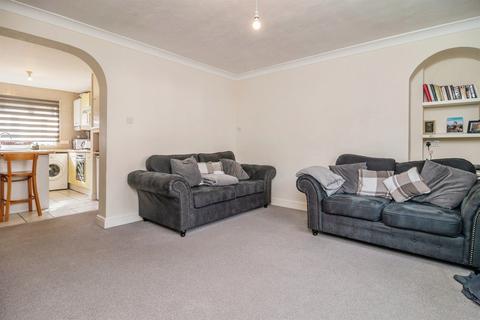 2 bedroom flat for sale - Teviot Avenue, Aveley, RM15