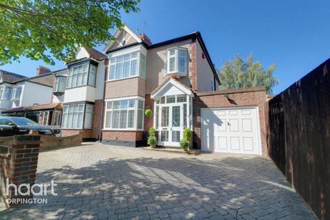 140 Ridgeway Drive, Bromley, BR1 5BX