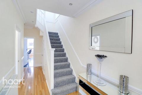 140 Ridgeway Drive, Bromley, BR1 5BX